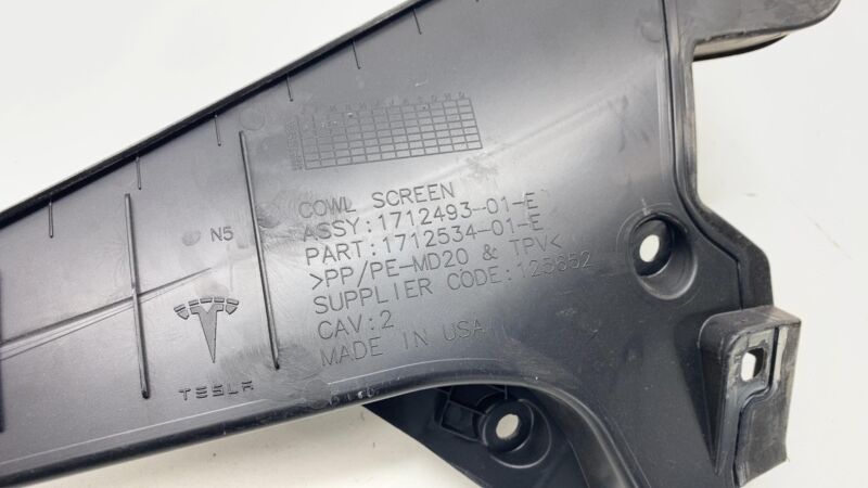 171249301E 2024 2025 Tesla Model 3 Front Windshield Wiper Cowl Screen Underhood Trim Panel