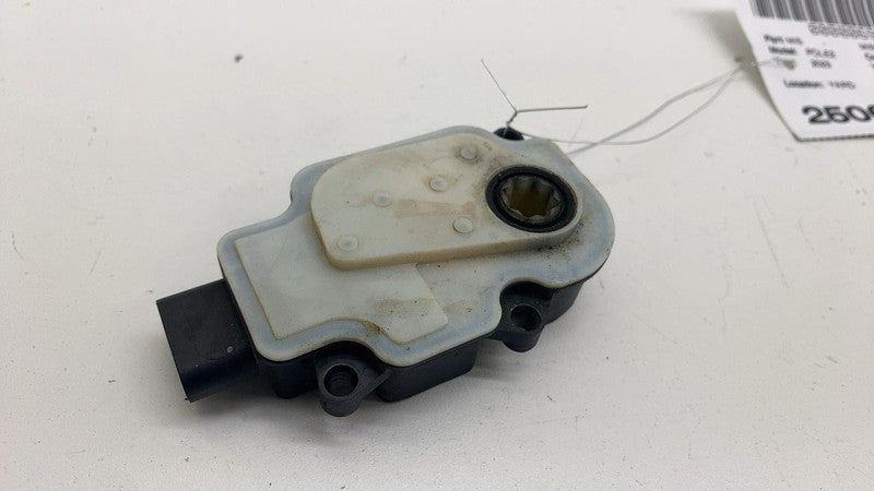 ⭕2021 2022 2023 Polestar 2 Front Bumper Grille Vent Shutter Motor Actuator OEM