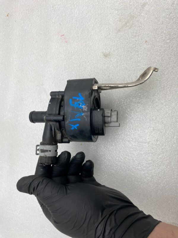 2016-2020 Tesla Model X MX Cooling System Auxiliary Coolant Water Pump Assembly
