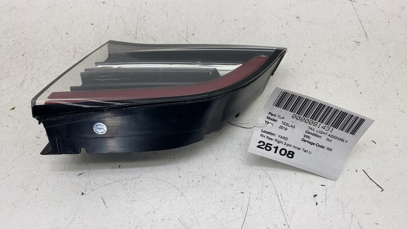 1077402 ⭕ 2017-2023 Model 3 Rear Right Inner Taillight LED Tail Lamp (3-Pin) RH 1077402