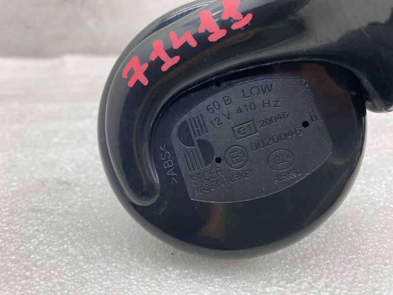E1 0020046 ⭕ 2012-2020 Tesla Model S MS Seger Low Pitch Tone Horn 12V 410 Hertz w/ Bracket