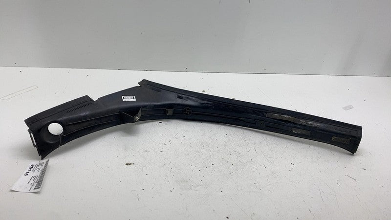 1047321-00-C ⭕16-20 Model X Rear Passenger Side Trunk Liftgate Trough Trim Right 1047321-00-C