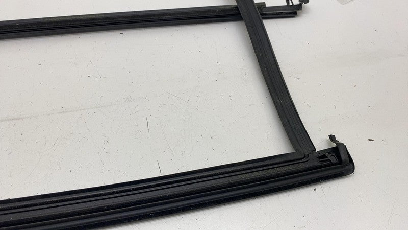 ⭕ 21-23 Polestar 2 Rear Right Door Window Weatherstrip w/ Trim Molding