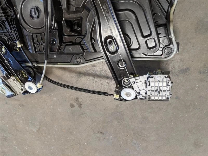 ⭕20-24 Model Y Front Right Door Window Regulator & Motor w/ Carrier 14