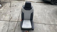 Front Seat VOLKSWAGEN ID4 25
