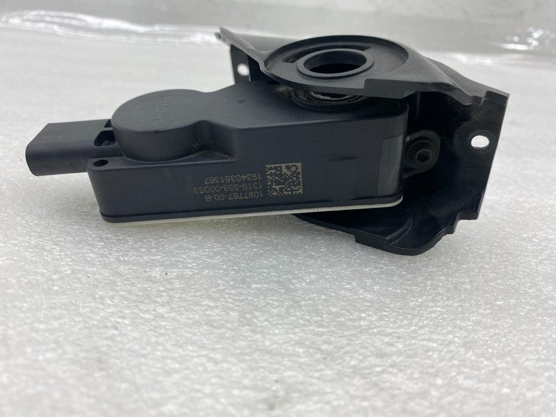 109776700B ⭕ 20-23 Tesla Model Y Active Louvre Grille Shutter Motor w/ Cover 1097767-00-B