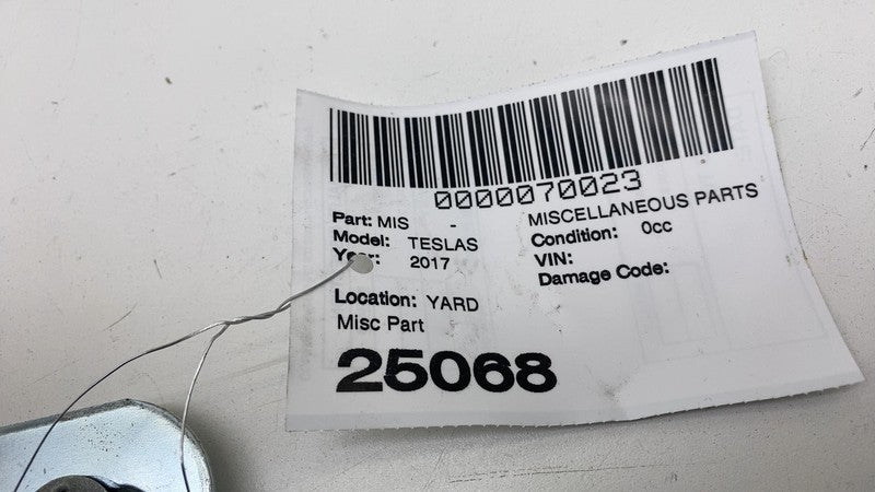 ⭕ 2016-2020 Tesla Model S Front Right 1st Row Seat Belt & Retractor 10