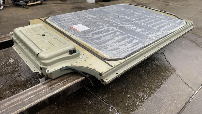 1014114 00 A 2012-2015 Tesla Model S High Voltage Battery Pack Module 85kWh 400VDC Assembly