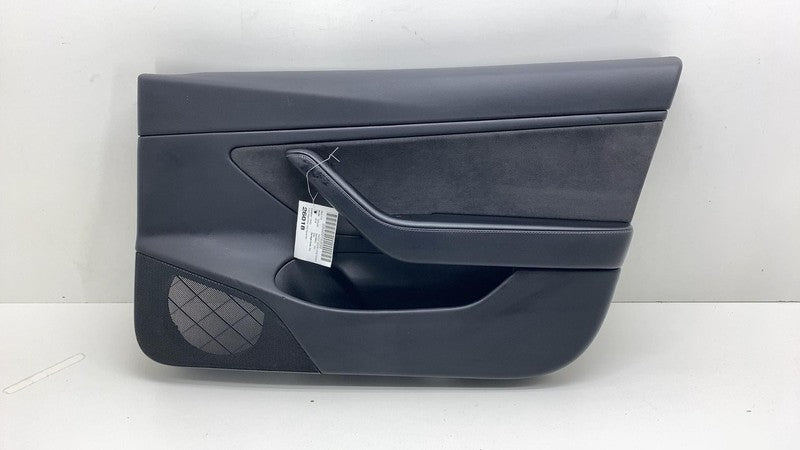 1090411-01-H ⭕ 2017-2020 Tesla Model 3 Front Right Interior Door Panel Trim Card 1090411-01-H