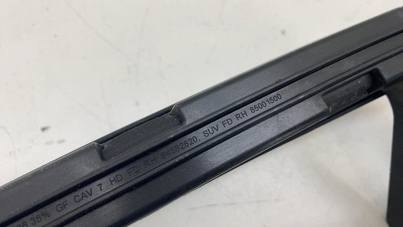 84923391 ⭕19-25 Chevrolet Silverado 1500 Front Right Door Window Glass Channel 84923391