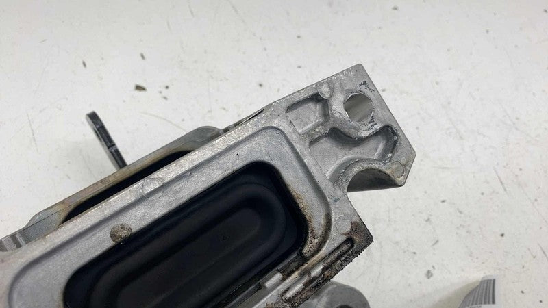 68224742 AD ⭕ 2017-2025 Chrysler Pacifica Front Left Transmission Mount Bracket 68224742AD