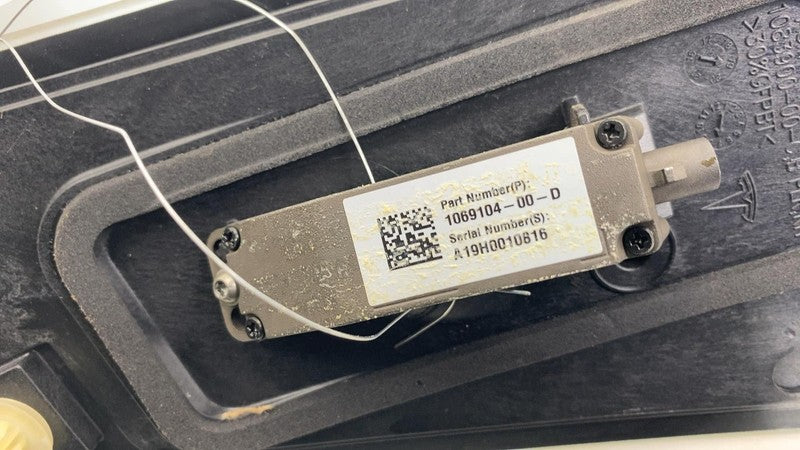 ⭕ 2016-2020 Tesla Model S Right B-Pillar Glass Applique & Camera RH 10