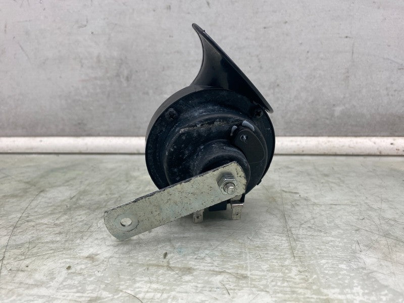 E1 0020046 ⭕ 2012-2020 Tesla Model S Seger High Pitch Tone Horn 12V 510 Hertz with Bracket