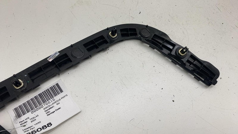 108399000K ⭕ 2017-2023 Model 3 Rear Left Retainer Wing & Tail Light Bracket LH 1083990-00-K