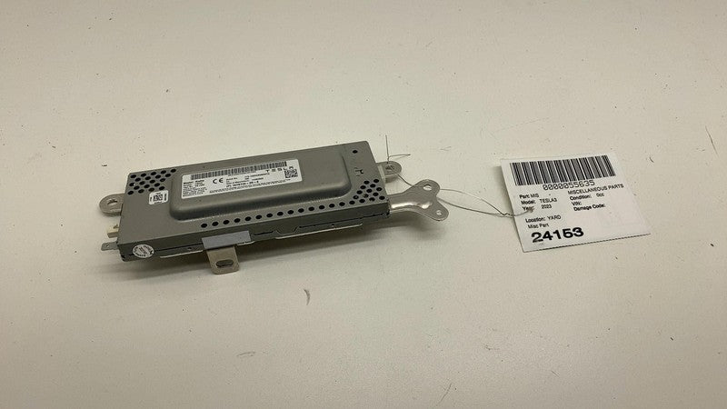 1079749 00 E 2017-2023 Tesla Model 3 Harman Becker HBZ502 Radio FM/HD Receiver Control Module