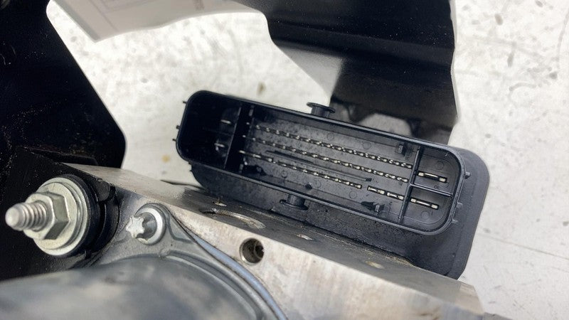 6701037380 ⭕ 14-20 Maserati Ghibli 3.0L ABS Anti Lock Brake Pump Module & Bracket 670103738