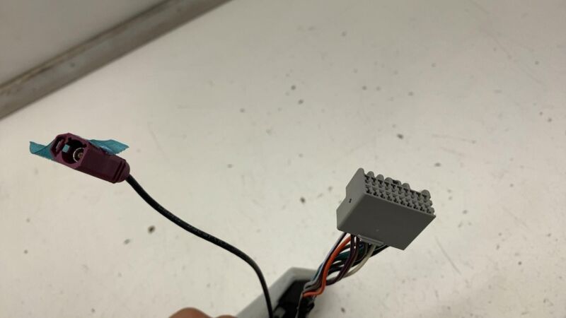 Does not apply 2012-2015 Tesla Model S Front Left Exterior Rear View Door Mirror (NO SKULL CAP)
