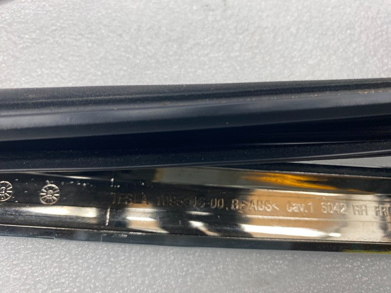 ⭕ 2016-2020 Tesla Model S Front Passenger Side Door Window Belt Molding Right RH