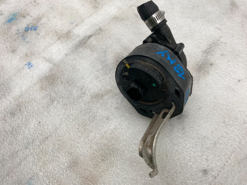 2016-2020 Tesla Model X MX Cooling System Auxiliary Coolant Water Pump Assembly