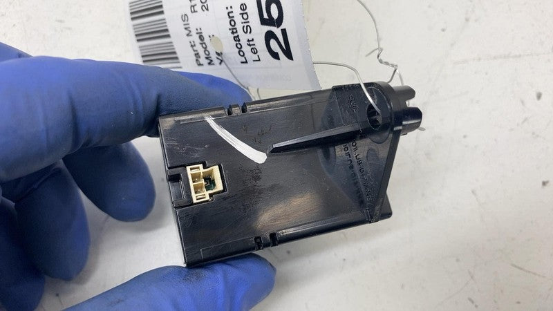 PT00545782A ⭕ 2022-2025 Rivian R1S Rear Left Quarter Trim USB Charging Port OEM PT00545782-A