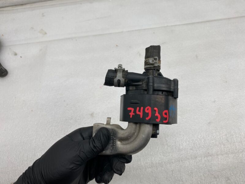 2016-2020 Tesla Model X MX Cooling System Auxiliary Coolant Water Pump Assembly