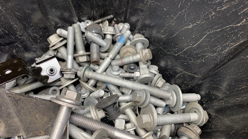 ⭕ 2023 Polestar Polestar 2 Set of Bolts