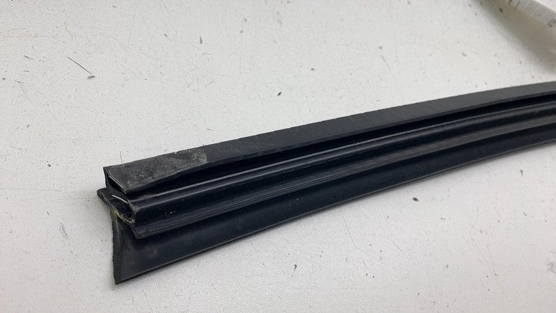 ⭕ 17-20 Maserati Levante Front Left Door Window Inner Weatherstrip Rub