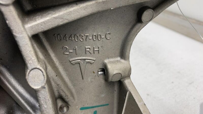 104403700C 20-23 Model Y Front Right Shock Strut + Upper Control Arm + Bracket 1188368-00-F