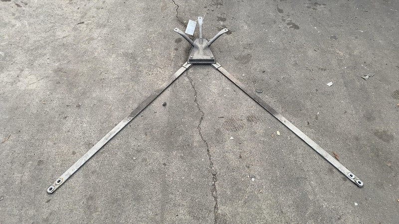 7401270 04 2018 2019 BMW 530e G30 Rear Body Torsion Bar Support Bracket Mount Bracket OEM