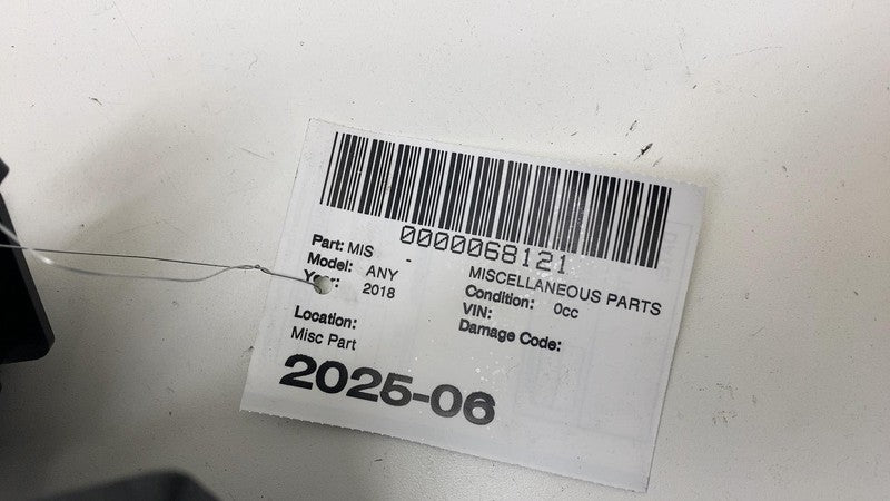 9Y0881458 ⭕ 2023 2024 2025 Porsche Cayenne Retainer Trim Support Bracket 9Y0882639