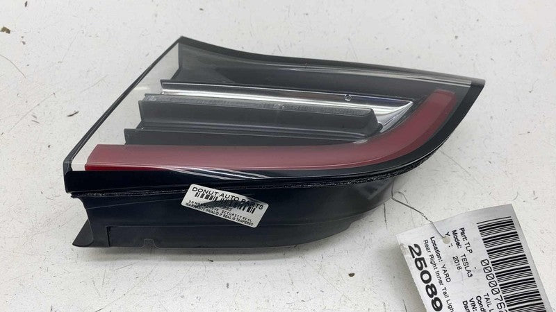 1077402-00-E ⭕ 2017-2023 Model 3 Rear Right Inner Taillight LED Tail Lamp 3-Pin 1077402-00-E