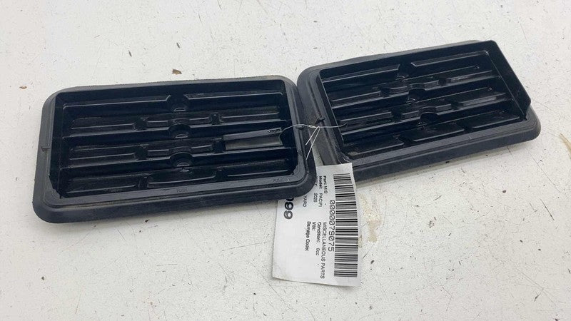 ⭕ 17-25 Chrysler Pacifica Rear Left & Right Quarter Air Vent Grille 68