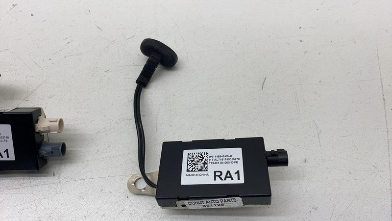 ⭕ 16-20 Model X Rear Left & Right Antenna AMP Module 1448944-00-B/1448
