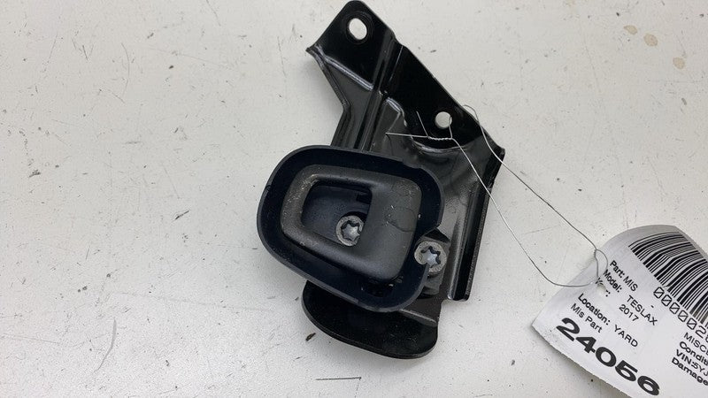 ⭕ 16-20 Model X Rear Left Interior Trunk Liftgate Tie Down Bracket 106