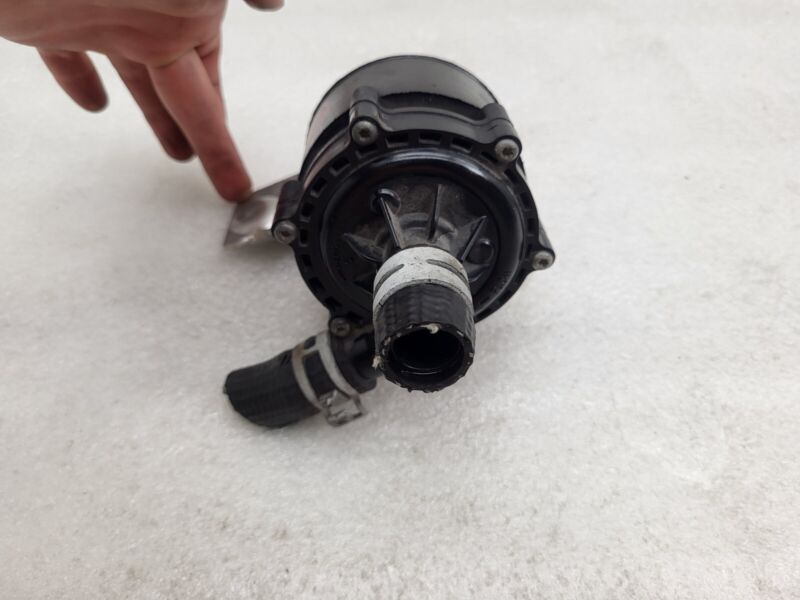 2016-2020 Tesla Model S X Cooling System Auxiliary Water Coolant Pump FWD Assy