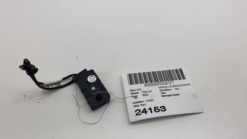 1509420 00 D 2017-2023 Tesla Model 3 Rear Left Side Radio Antenna Noise Filter Amplifier OEM