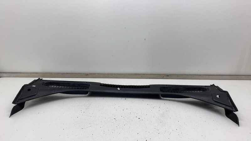 DM51R02216AB 2013-2018 Ford C-Max Front Windshield Wiper Cowl Vent Trim Panel Cover Assembly