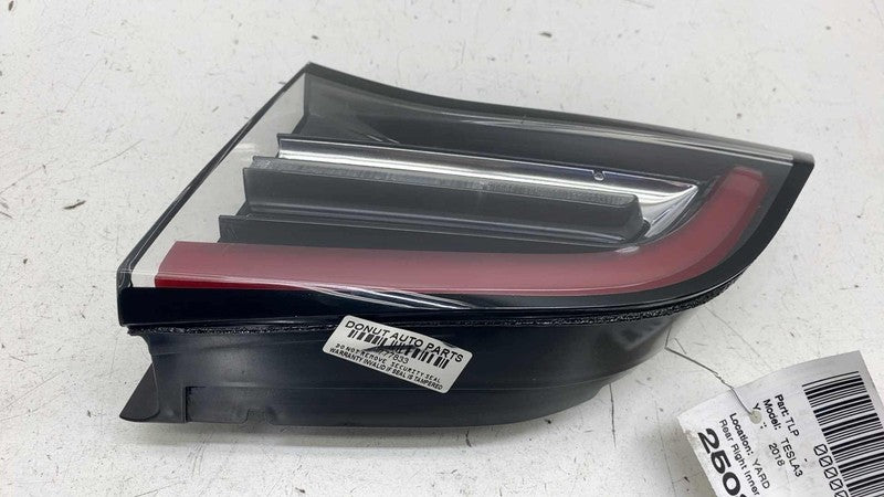 1077402-00-E ⭕ 2017-2023 Model 3 Rear Right Inner Taillight LED Tail Lamp 3-Pin 1077402-00-E