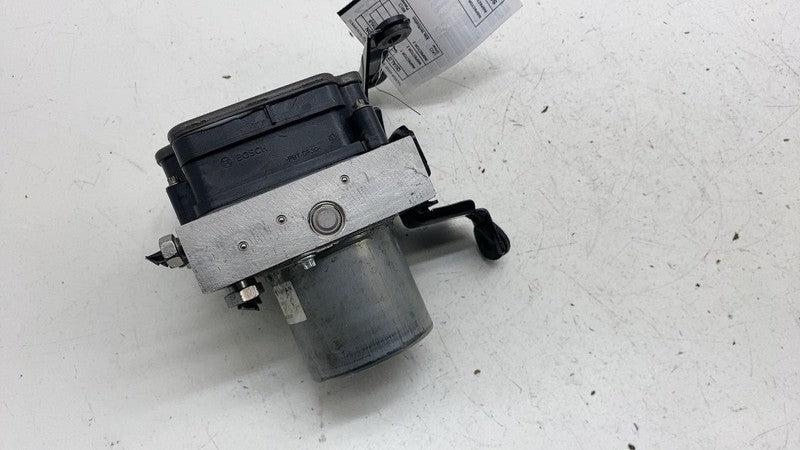 ⭕ 2025 Rivian R1S ABS Anti-Lock Brake Pump Module Unit w/ Bracket PT01