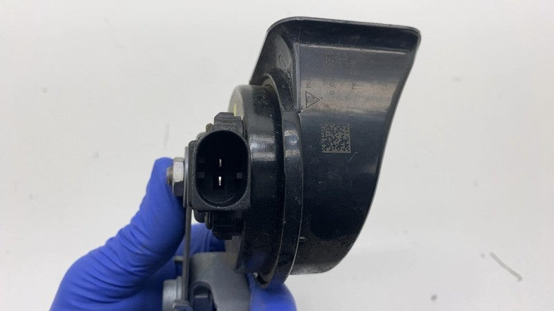9Y0.951.186.C ⭕ 2019-2024 Porsche Cayenne Front Right Low Note Tone Signal Horn OEM 9Y0951221B