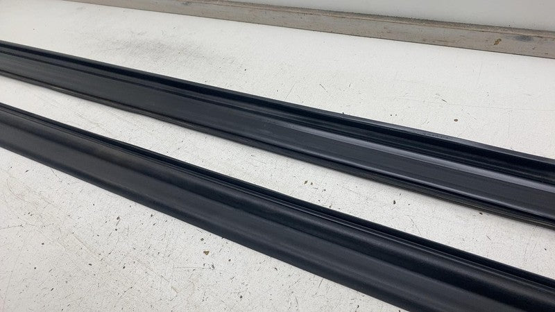 PT00002356 ⭕ 22-24 R1T Left & Right Skirt Rocker Panel Molding Seal PT00002356 / PT00002361