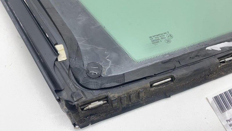 7P5845298 2011-2018 Porsche Cayenne Rear Passenger Side Quarter Corner Window Glass Right