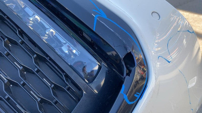 2018-2020 BMW 530e Front Bumper Cover Assy w Park Sensor & Park Light  White 300