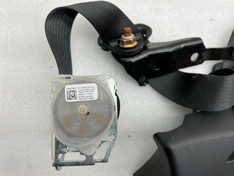 1023136 00 C ⭕ 12-15 Model S Rear Right Seat Belt Retractor w/ Mid C-Pillar Trim 1023136-00-C