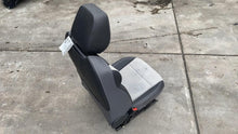 Front Seat VOLKSWAGEN ID4 25
