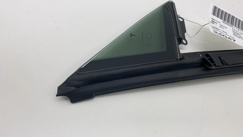 ⭕ 12-20 Tesla Model S Front Right Door Window Corner Vent Quarter Glas