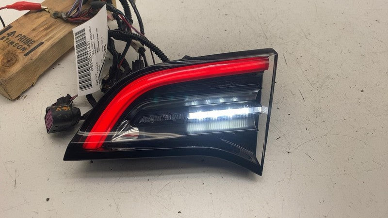 1077402 ⭕ 2017-2023 Model 3 Rear Right Inner Taillight LED Tail Lamp (3-Pin) RH 1077402