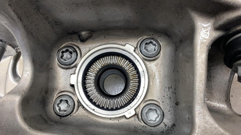 6861802 04 2017-2023 BMW 530e Rear Right Spindle Knuckle Wheel Hub w/ ABS & Dust Shield RWD