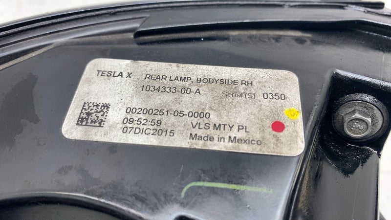 1034333-00-A 2016-2020 Tesla Model X Rear Passenger Side Taillight LED Outer Tail Lamp Right