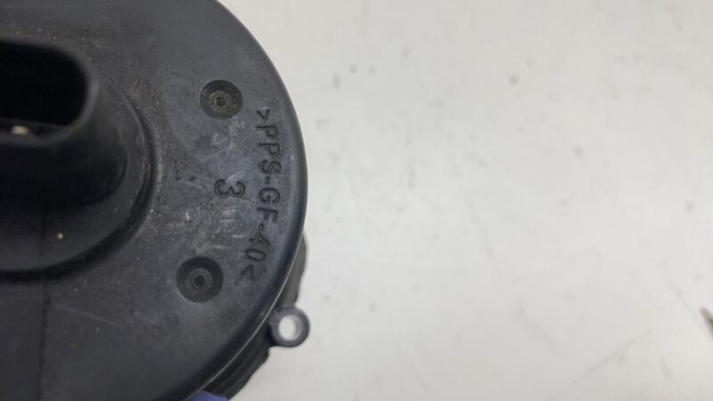 2020-2023 Tesla Model Y MY Radiator Reservoir Auxiliary Coolant Water Pump Motor